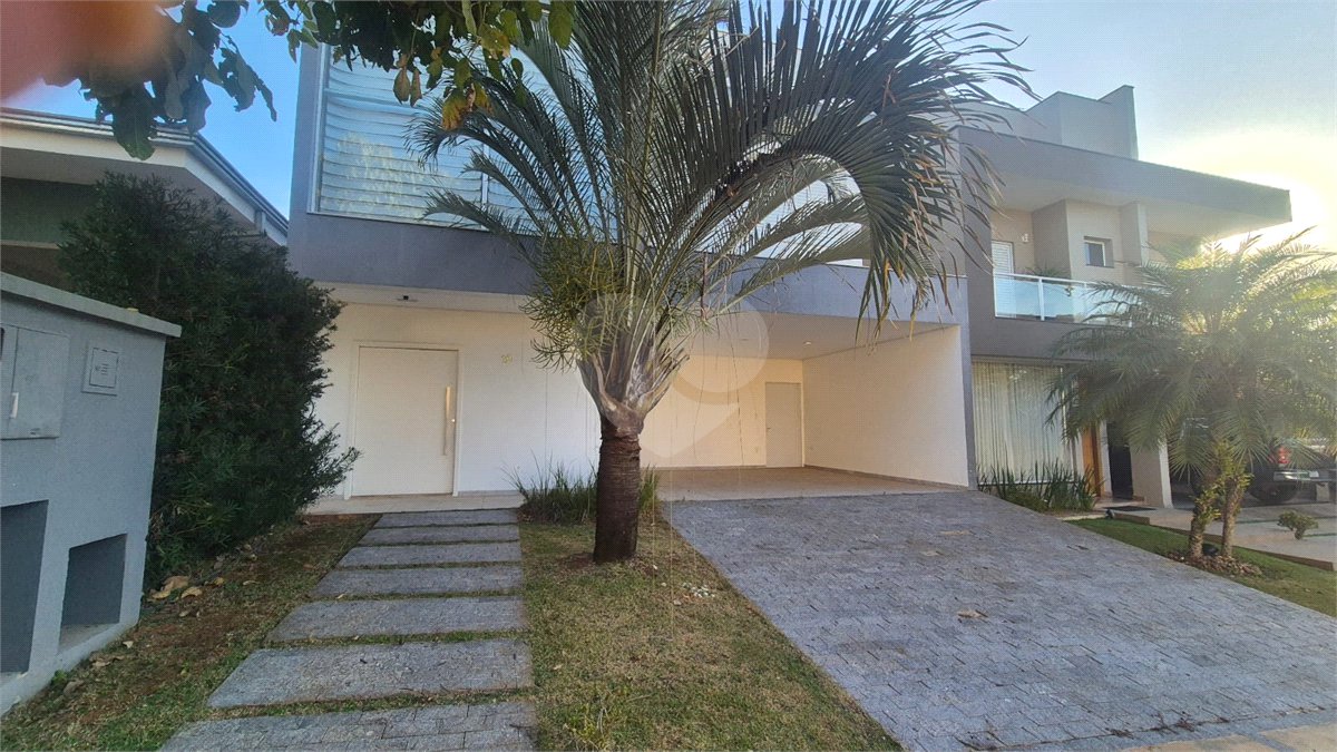 Casa à venda com 3 quartos, sendo 1 suíte, no condomínio Lago da Serra, Araçoiaba da Serra - SP