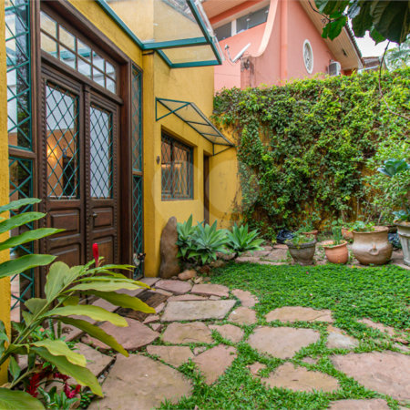 Casa à venda com 3 quartos, sendo 1 suíte,  no condomínio Jardim Hipico, São Paulo - SP