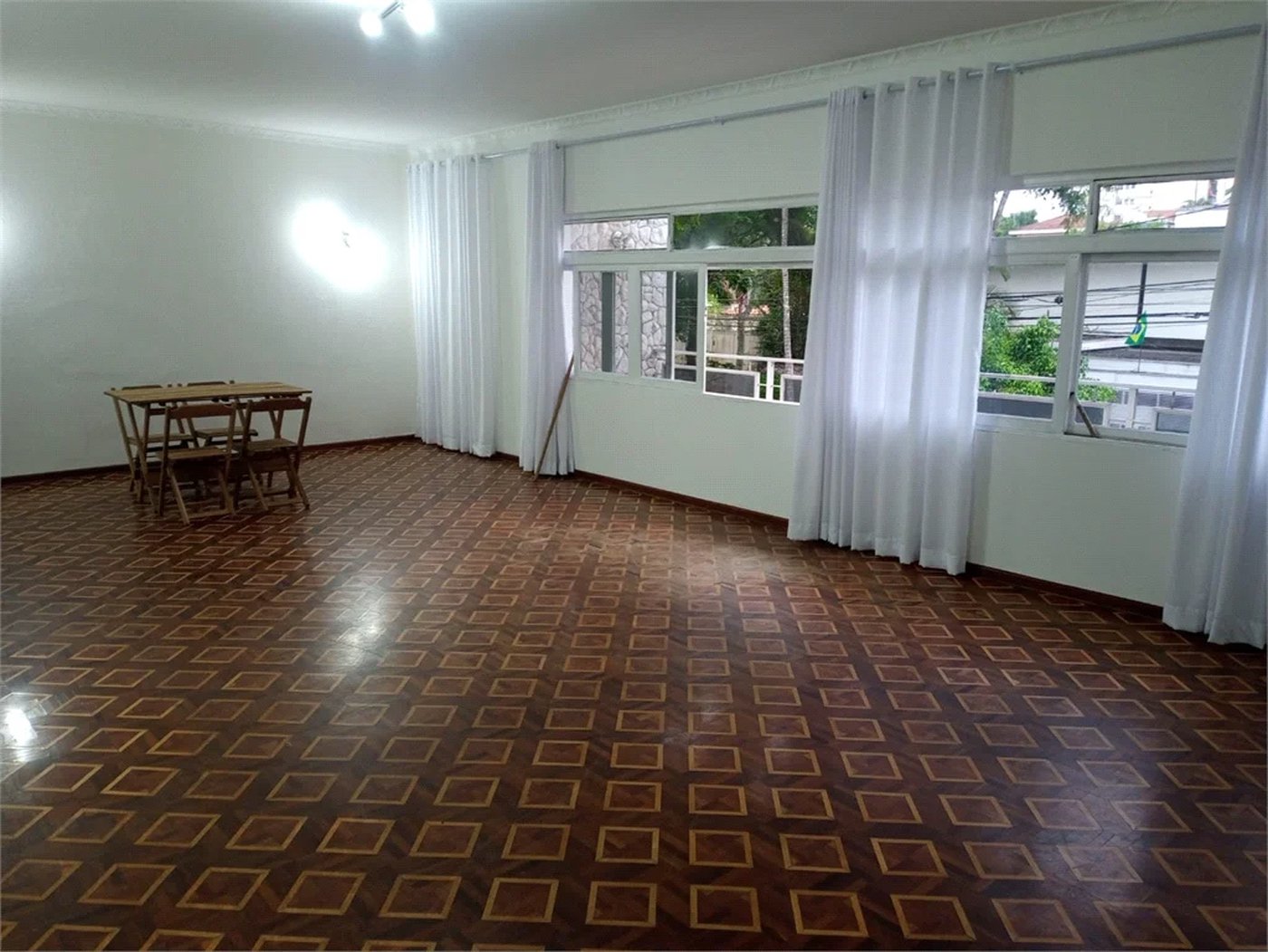 Casa Térrea à venda ou para alugar com 3 quartos, sendo 1 suíte,  em Caxingui, São Paulo, SP
