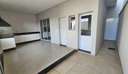 Casa para alugar com 3 suítes no condomínio Dona Lucila, Indaiatuba - SP