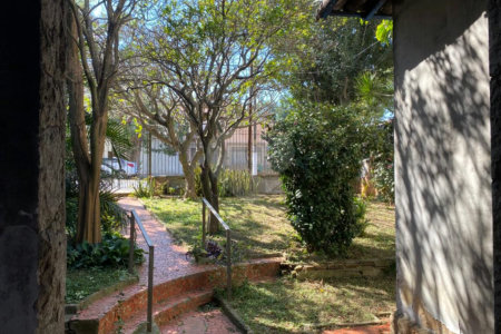 Casa à venda com 3 quartos, sendo 1 suíte, em Indianópolis, São Paulo, SP