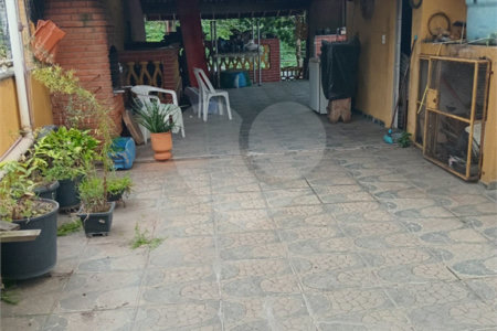 Sobrado à venda com 4 quartos, sendo 1 suíte,  em Furnas, São Paulo, SP