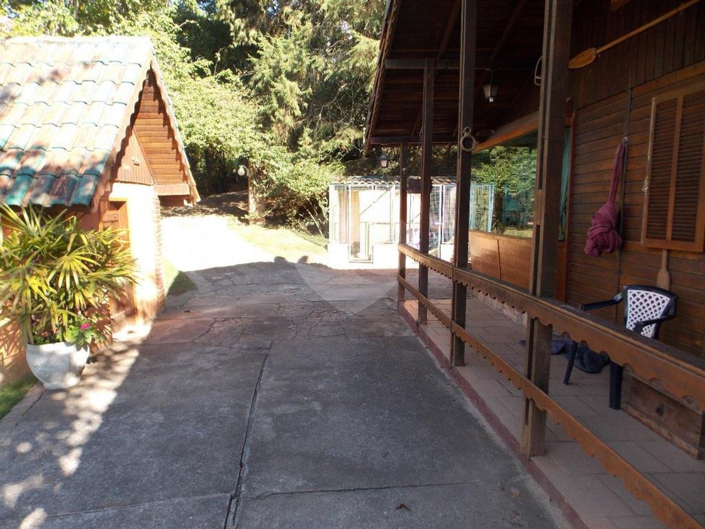 Sobrado à venda com 6 quartos, sendo 4 suítes, em Parque Petrópolis, Mairiporã, SP