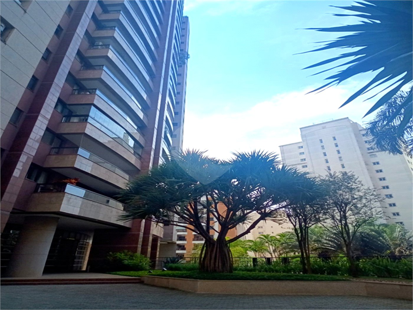 Apartamento à venda com 3 suítes em Vila Suzana, São Paulo, SP