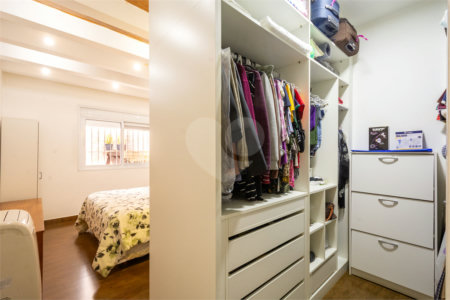 Casa à venda com 4 quartos, sendo 1 suíte, em Santo Amaro, São Paulo, SP