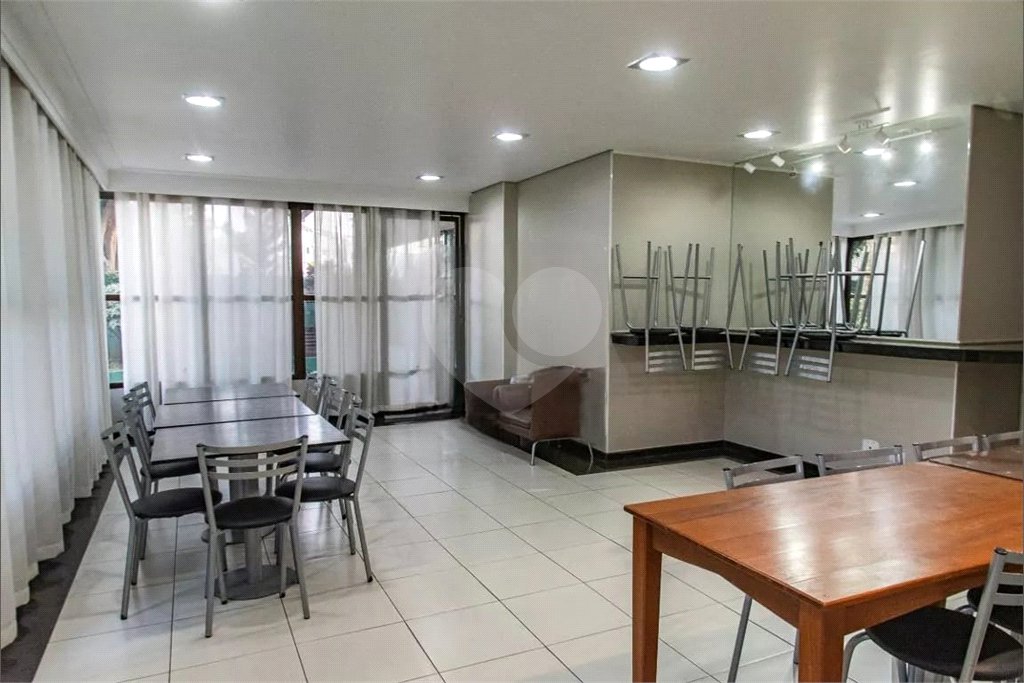 Apartamento à venda na Vila Mariana, 63 m², 2 dormitórios sendo 1 suíte, sacada, 2 vagas
