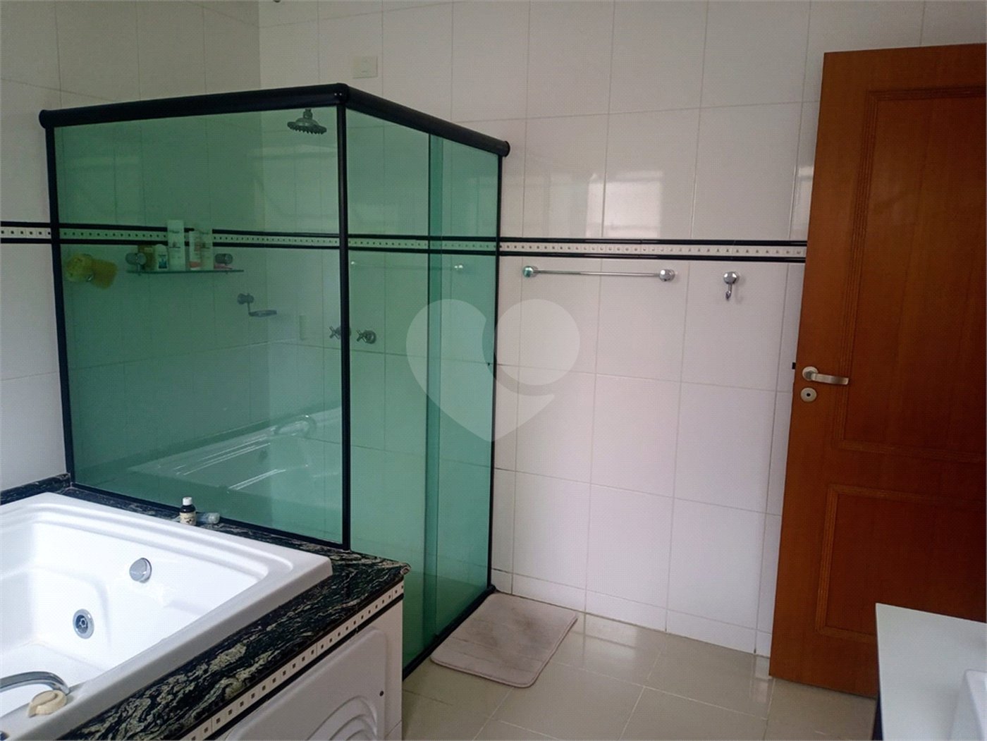 Sobrado à venda com 3 quartos, sendo 1 suíte, no Centro, Biritiba-mirim, SP