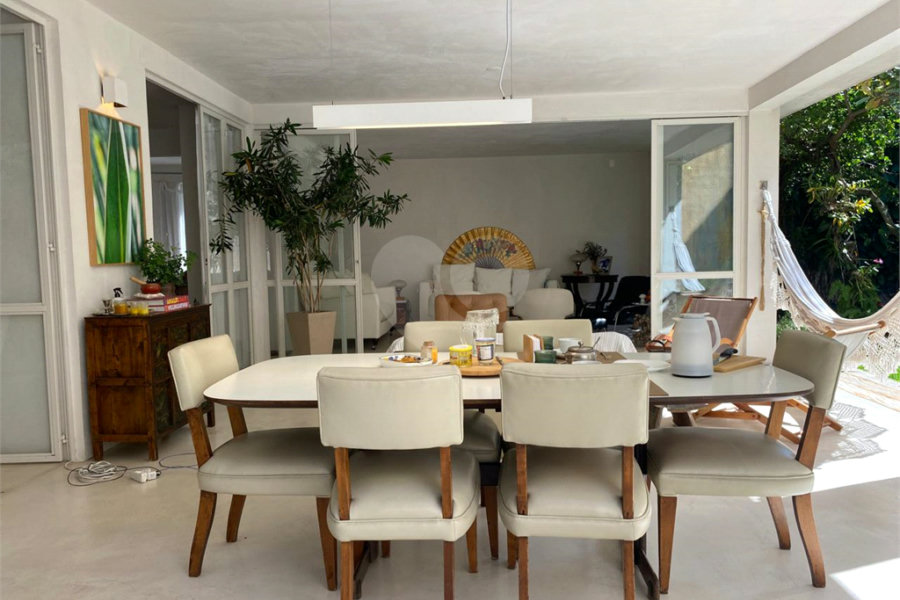 Casa à venda com 4 quartos, sendo 3 suítes, em Vila Madalena, São Paulo, SP