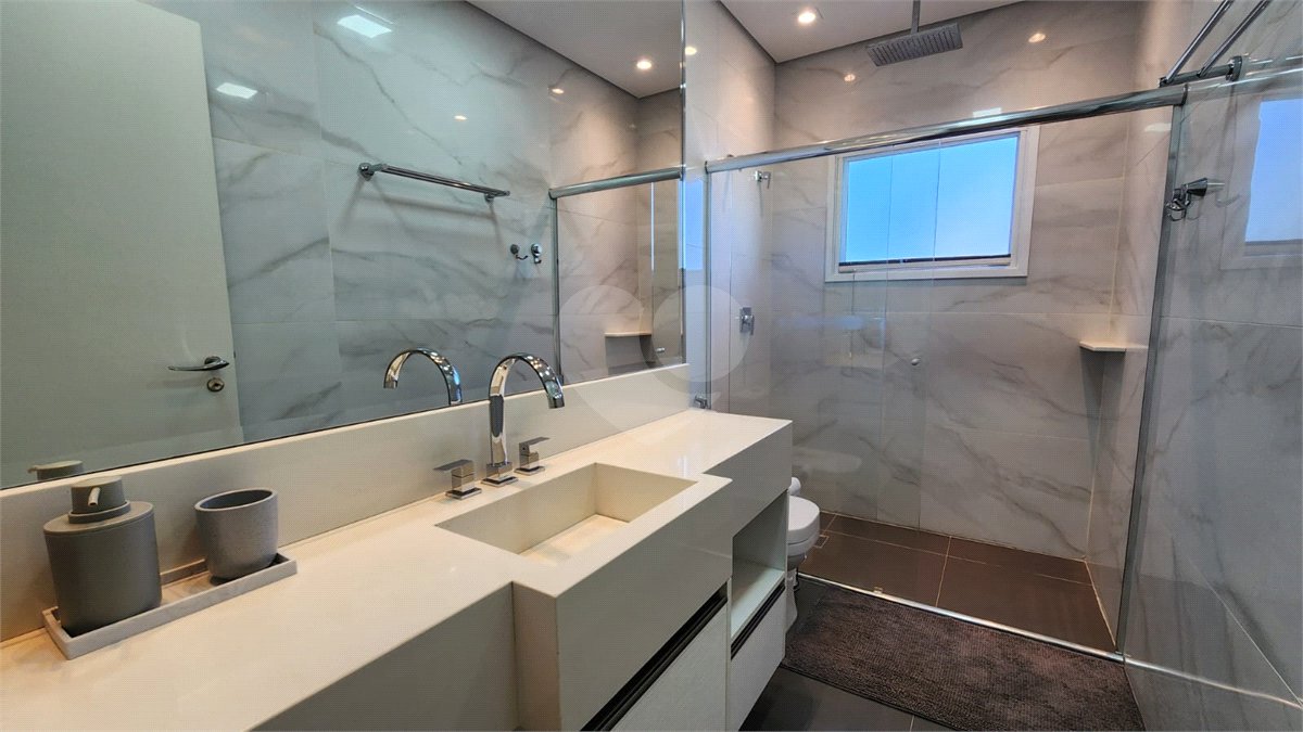 Casa à venda com 5 quartos, sendo 2 suítes, no condomínio Residencial Jardim Primavera, Louveira - SP