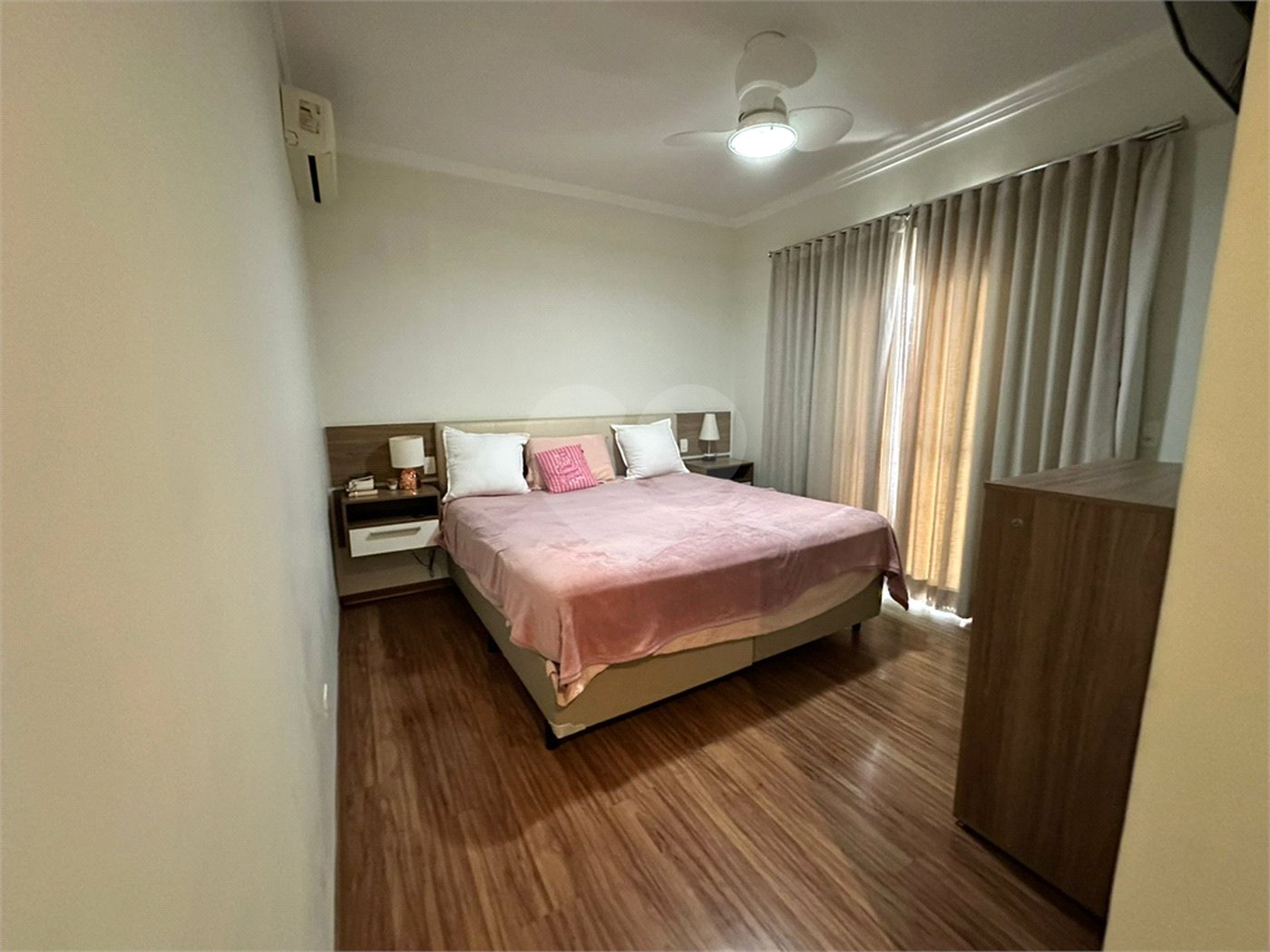 Casa à venda com 3 quartos, sendo 1 suíte, no condomínio Ibiti Royal Park, Sorocaba - SP