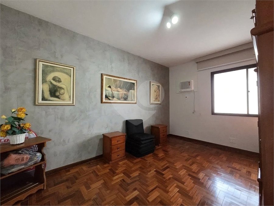 Apartamento à venda com 2 quartos, sendo 1 suíte,  em Laranjeiras, Rio de Janeiro, RJ