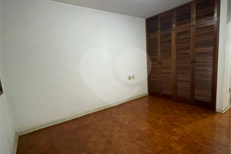 Sobrado à venda com 5 quartos, sendo 2 suítes,  em Vila Oliveira, Mogi das Cruzes, SP