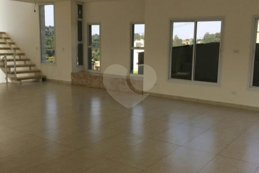 Casa à venda com 4 suítes no condomínio Santa Maria, Cotia - SP