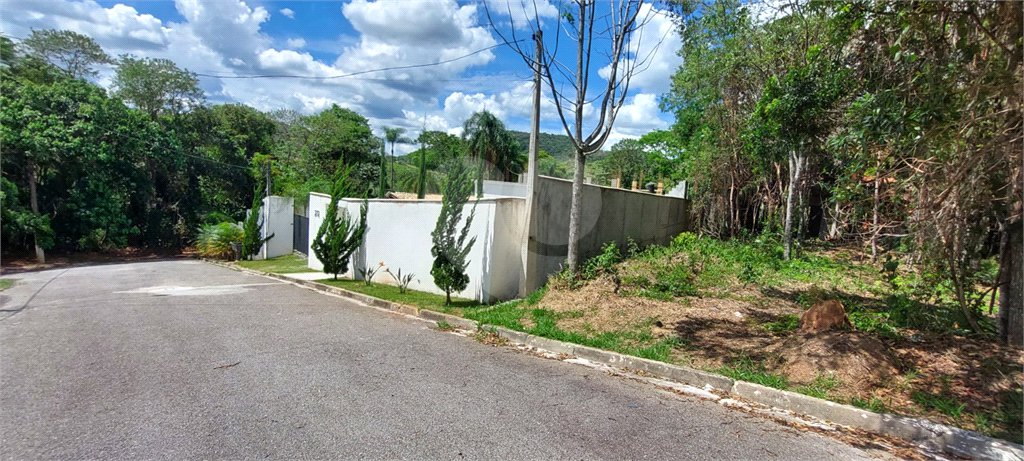 Casa à venda com 3 quartos, sendo 4 suítes, no condomínio Sausalito, Mairiporã - SP