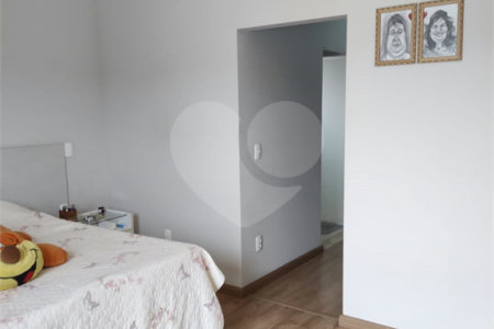 Casa à venda com 4 quartos, sendo 2 suítes, no condomínio Residencial Villaggio Paradiso, Itatiba - SP