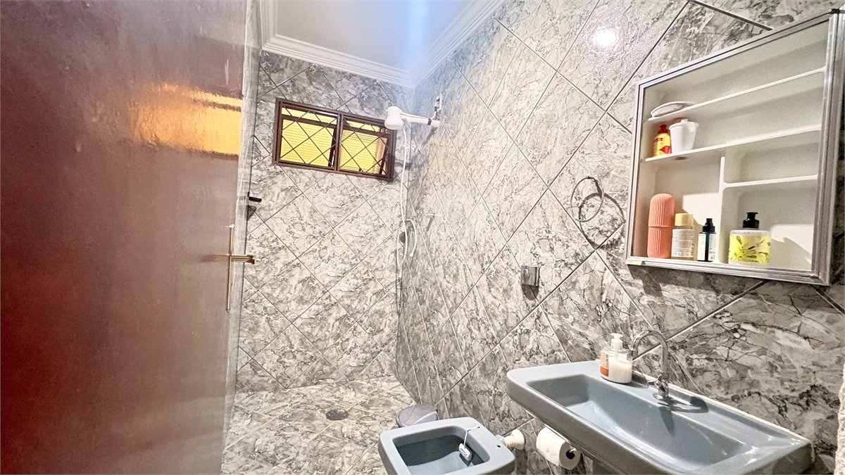 Sobrado à venda com 3 quartos, sendo 1 suíte, em Jardim São Guilherme, Sorocaba, SP