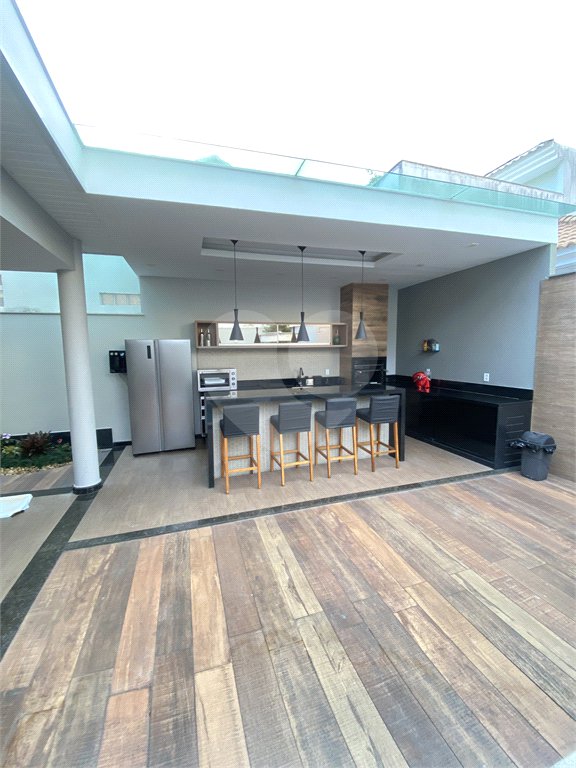 Casa à venda com 4 quartos, sendo 2 suítes, no condomínio Golden Village, Rio de Janeiro - RJ