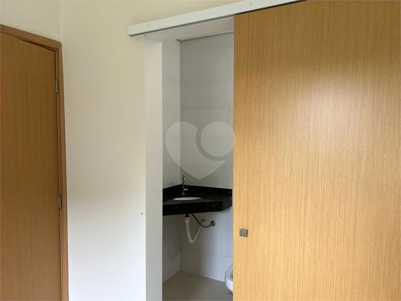 Apartamento a venda de 02 dormitórios