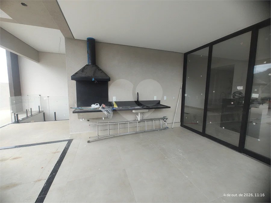 Casa exclusiva em Atibaia de alto padrão com 3 suítes, piscina, espaço gourmet, condomínio fechado, aceita financiamento
