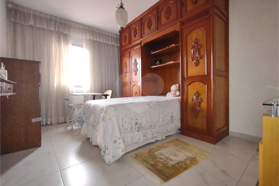 Casa à venda com 3 quartos, sendo 1 suíte, no condomínio Vila Paiva, São Paulo - SP