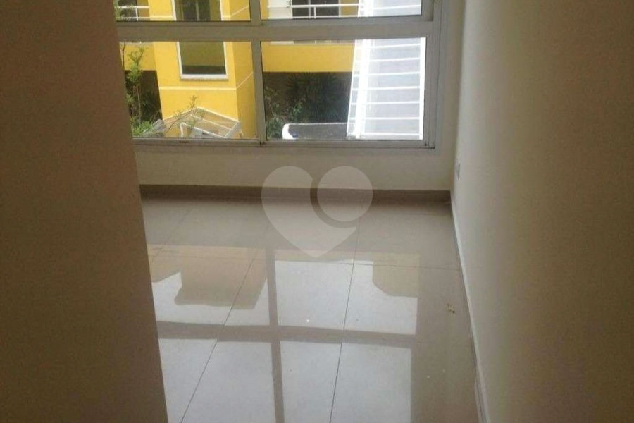 Casa à venda com 2 quartos, sendo 1 suíte, no condomínio Residencial Vegas, São Paulo - SP
