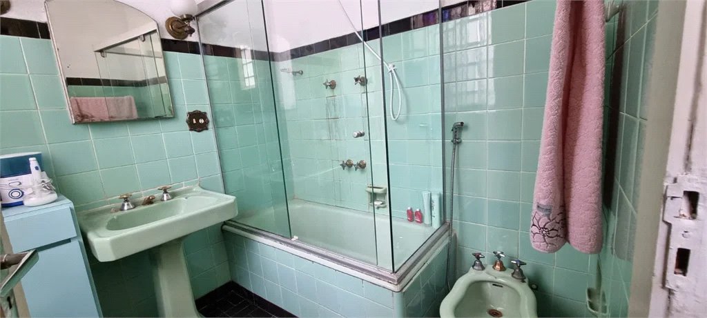 Sobrado à venda com 4 quartos, sendo 1 suíte, em Água Branca, São Paulo, SP