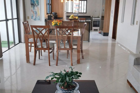 Apartamento à venda com 4 quartos, sendo 1 suíte,  em Vila Ipojuca, São Paulo, SP