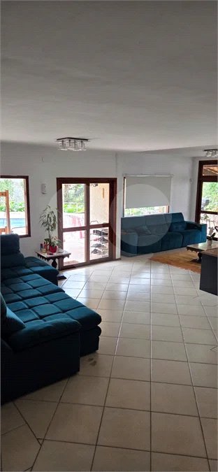 Sobrado à venda com 5 quartos, sendo 3 suítes, em Roseira, Mairiporã, SP