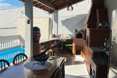 Casa à venda com 3 quartos, sendo 1 suíte,  em Retiro das Fontes, Atibaia, SP