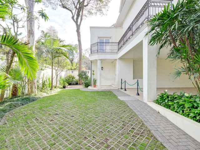 Casa à venda com 4 suítes no condomínio Solar Andaluz, São Paulo - SP