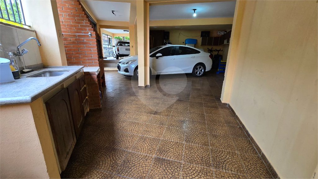 Sobrado à venda com 4 quartos, sendo 1 suíte, em Jardim Regina, São Paulo, SP