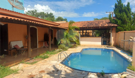 Casa Térrea à venda com 5 quartos, sendo 4 suítes,  em Residencial Samambaia, São Carlos, SP