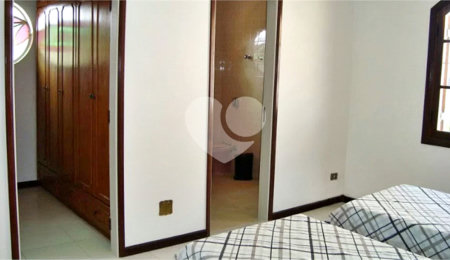 Sobrado à venda com 6 quartos, sendo 3 suítes,  em Horto, São Paulo, SP