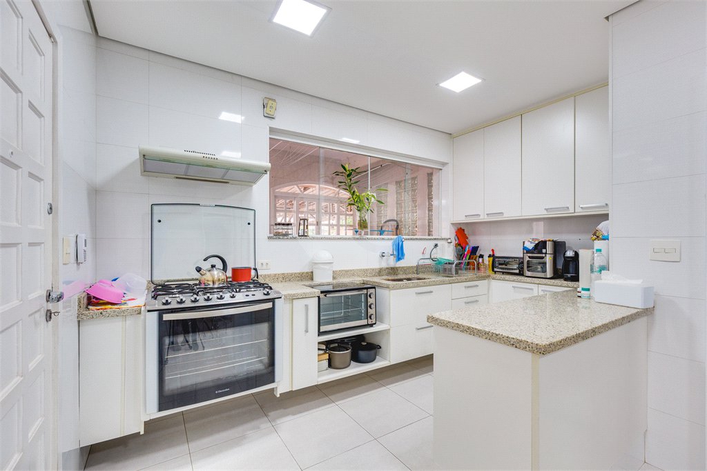 Casa à venda com 4 quartos, sendo 1 suíte, em Brooklin Paulista, São Paulo, SP