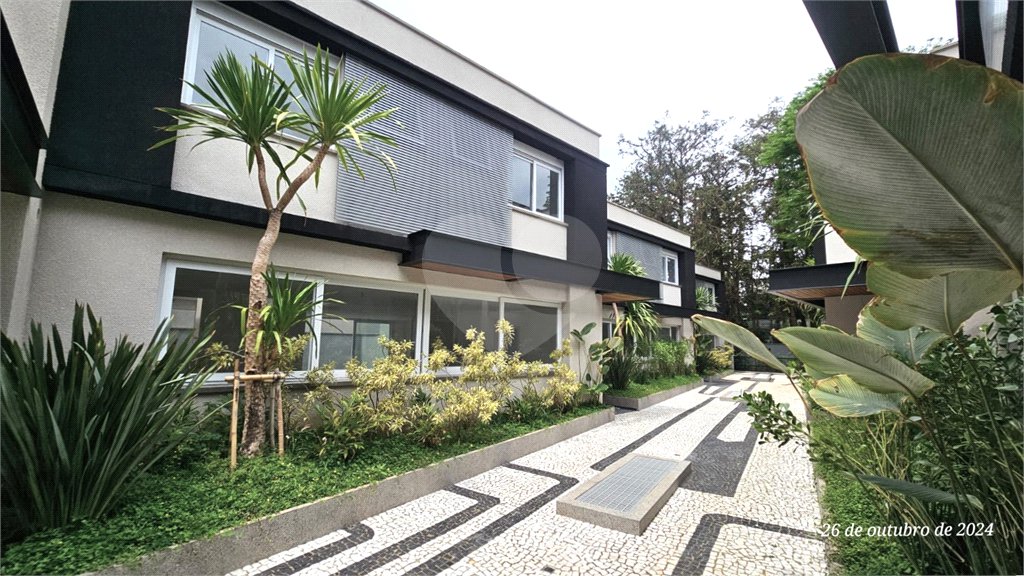 Casa à venda com 4 suítes no condomínio Vila Arese, São Paulo - SP