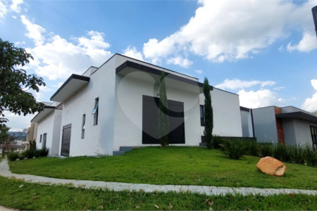 Casa à venda ou para alugar com 4 quartos, sendo 3 suítes, no condomínio Figueira Garden, Atibaia - SP
