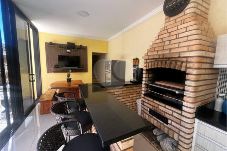 Casa à venda com 4 quartos, sendo 2 suítes, em Vila Nastri, Itapetininga, SP