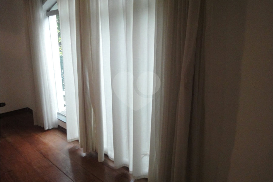 Sobrado à venda com 4 quartos, sendo 3 suítes, em Jardim São Bento, São Paulo, SP