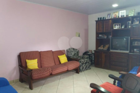 Casa à venda com 4 quartos, sendo 1 suíte,  em Jardim Helga, São Paulo, SP