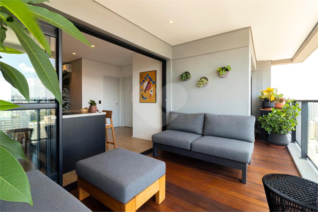 Apartamento à venda com 3 quartos, sendo 2 suítes, em Pinheiros, São Paulo, SP