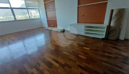 Apartamento à venda com 3 quartos, sendo 1 suíte,  em Lagoa, Rio de Janeiro, RJ
