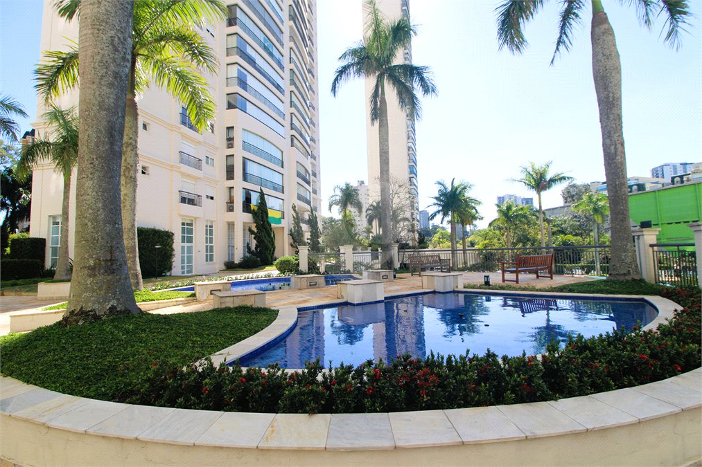 Apartamento à venda com 3 suítes em Santo Amaro, São Paulo, SP