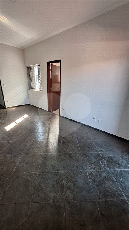 Sobrado à venda com 2 suítes em Jardim Itamaracá, Indaiatuba, SP