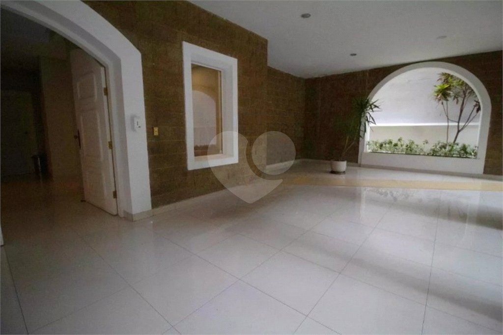 Apartamento à venda com 3 quartos, sendo 1 suíte, em Cerqueira César, São Paulo, SP