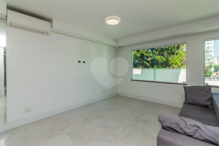 Casa à venda com 3 quartos, sendo 2 suítes,  no condomínio Sagres, São Paulo - SP