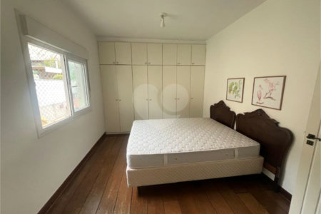 Casa à venda com 4 quartos, sendo 2 suítes,  em Vila Inah, São Paulo, SP