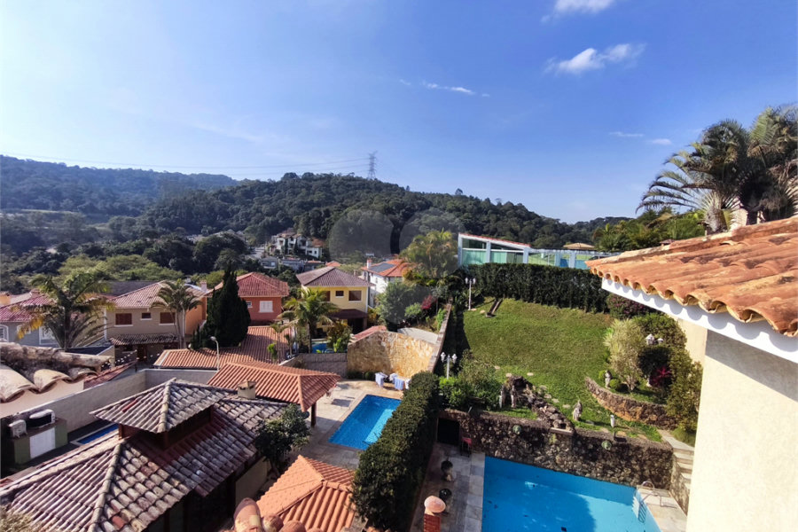 Casa à venda com 3 suítes no condomínio Jd Itatinga, São Paulo - SP