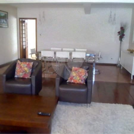 Casa Térrea à venda com 3 quartos, sendo 2 suítes, em Vila Rosália, Guarulhos, SP