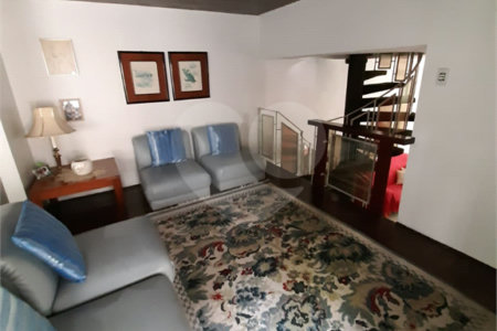 Sobrado à venda com 3 quartos, sendo 1 suíte, em Bosque da Saúde, São Paulo, SP