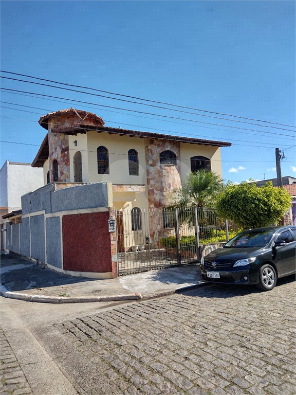 Sobrado à venda com 3 quartos, sendo 2 suítes, em Cidade Cruzeiro do Sul, Suzano, SP